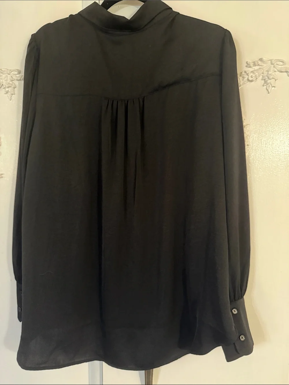 Banana Republic Black V-Neck Long Sleeve Blouse with Collar SZ XL. NWT